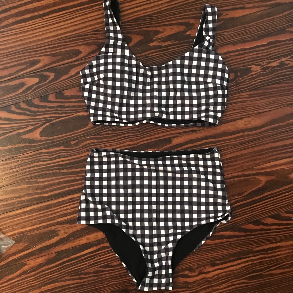 High-waisted bikini